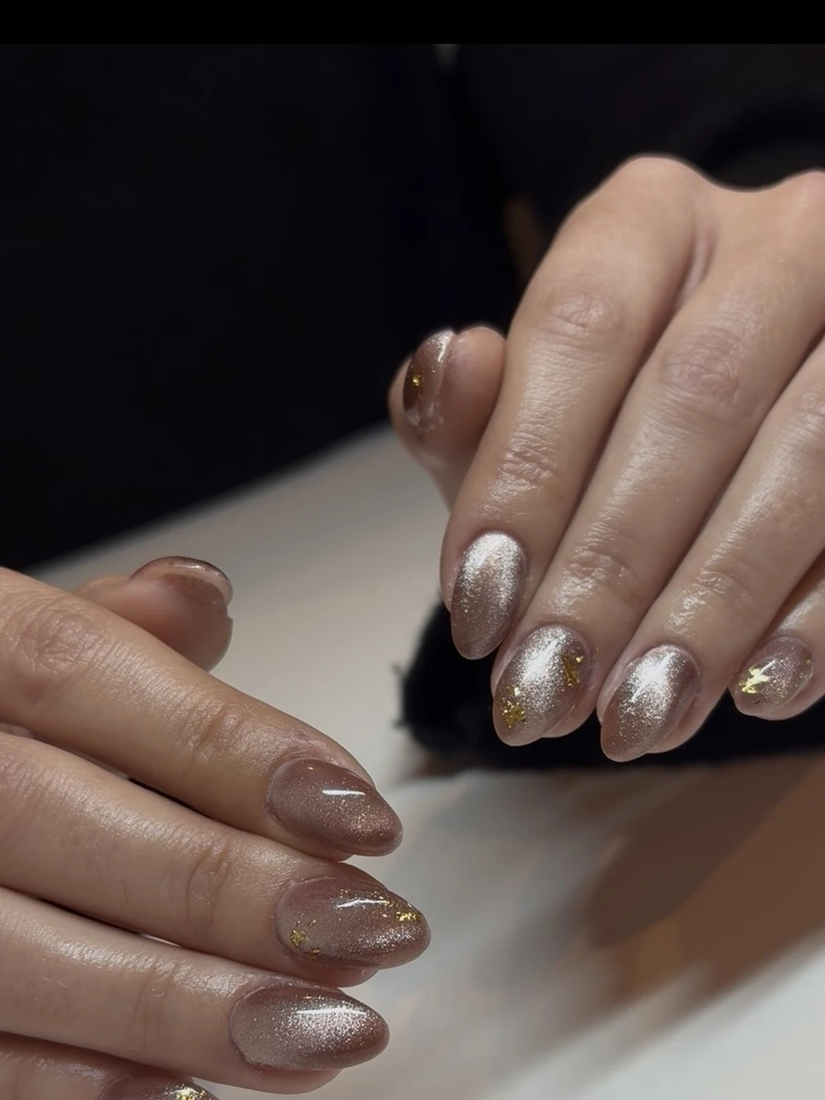 Nail art effet cat eye, reflet magnétique et profond — technique enseignée en formation à Brest